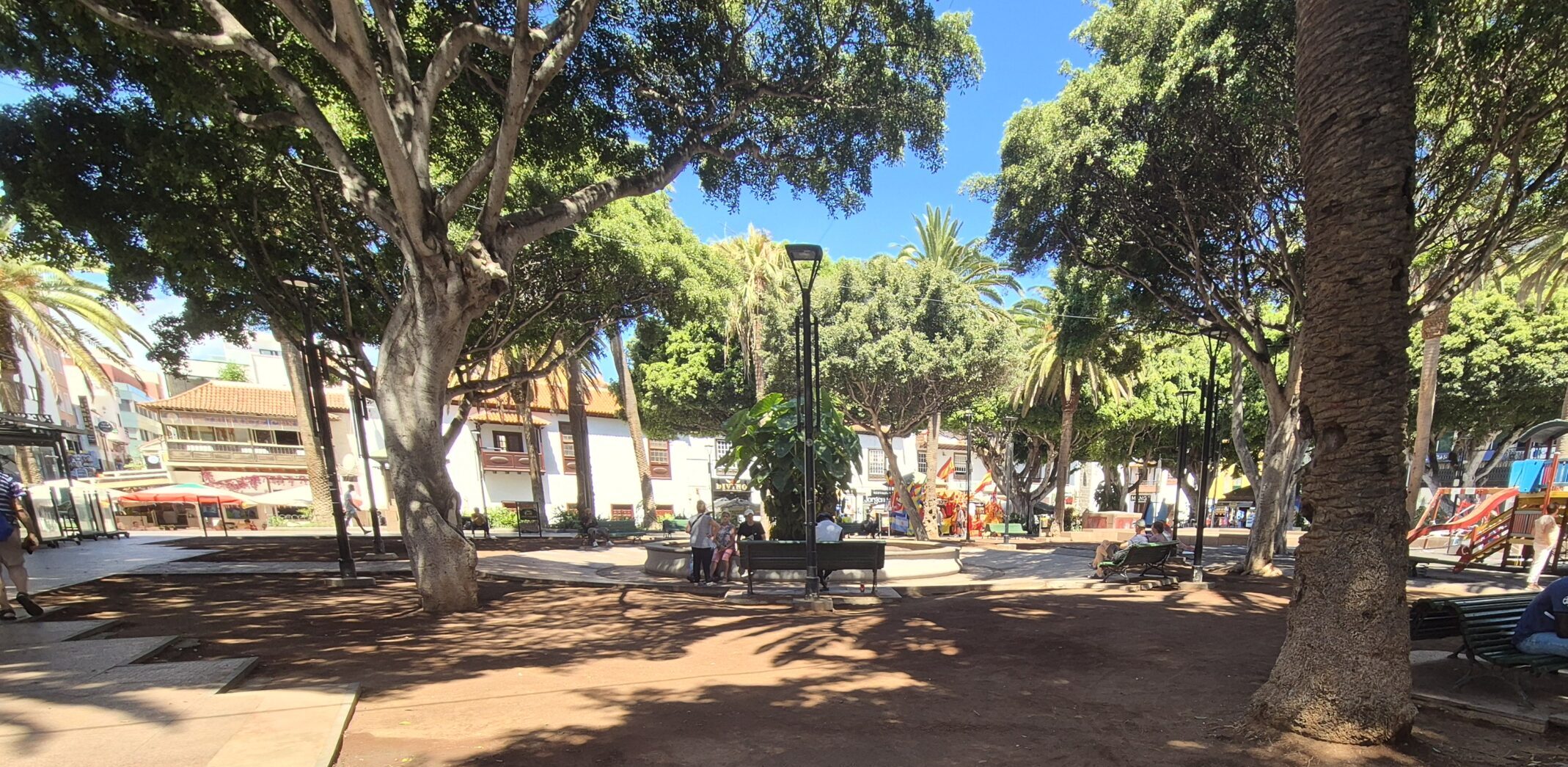 Dorfplatz als Ausgangspunkt für den Test en el Pueblo auf Teneriffa